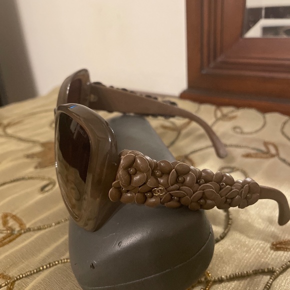 Sunglasses - Picture 4 of 7